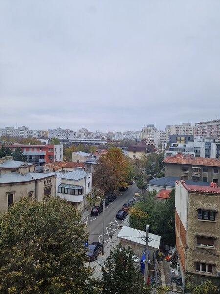 Iancului, Obor chiar langa metroul Iancului, langa Liceul Hasdeu