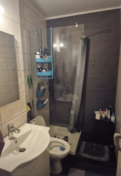 Iancului, Obor chiar langa metroul Iancului, langa Liceul Hasdeu