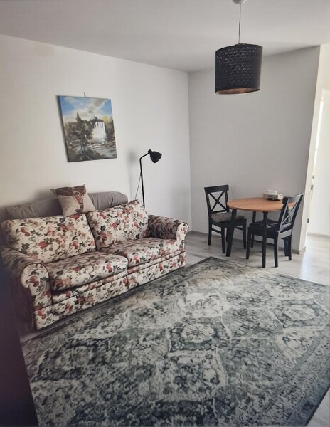 Iancului, Obor chiar langa metroul Iancului, langa Liceul Hasdeu